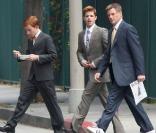 Doug Savant, lors du tournage de 