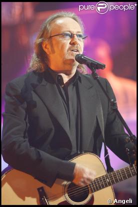 Umberto Tozzi sur le plateau de l'émission  Les Années Bonheur , en janvier 2009