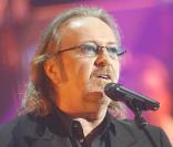 Umberto Tozzi sur le plateau de l'émission  Les Années Bonheur , en janvier 2009