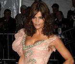 Helena Christensen, sublime lors de la soirée du Costume Institute. 