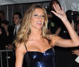 Gisele Bündchen lors de la soirée du Costume Institute. Radieuse, elle ressemble à Brigitte Bardot ! 