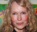 Mia Farrow arrête sa grève de la faim, mais...