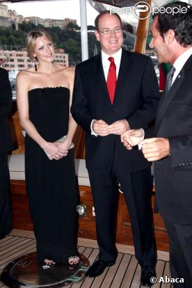 Albert de Monaco, sa compagne Charlene et Bernard Montiel 