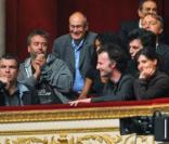 Luc Besson, sa femme l'actrice Virginie Silla et Alain Chamfort assistent au vote de la loi Hadopi