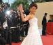 Les photographes ont pu apprécier la star de Bollywood Aishwarya Rai et sa robe blanche à longue traîne...