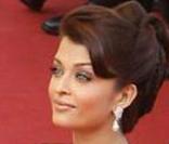 La magnifique actrice indienne Aishwarya Rai a ébloui les débuts du festival de Cannes dans une robe blanche majestueuse !<br />