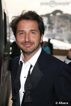 Edouard Baer quitte le Palais des Festivals après l'ouverture du 62ème Festival de Cannes le 13 mai 2009