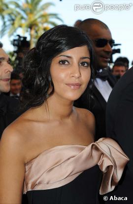 Leïla Bekhti était ravissante lors de la montée des marches avant la projection de Prophète, le 16 mai 2009