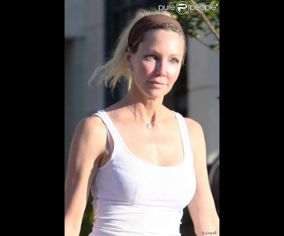 http://static1.purepeople.com/articles/7/31/38/7/@/215037-heather-locklear-en-plein-shopping-a-950x0-2.jpg