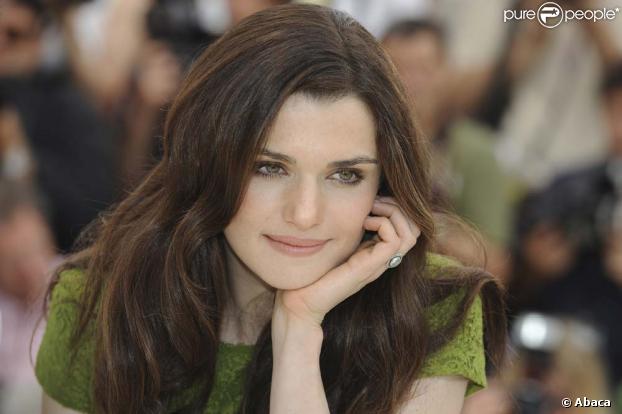 Rachel Weisz resplendissante dans sa robe verte, lors du photocall pour Agora, au Festival de Cannes, le 17 mai 2009