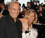 Fiona Gélin et Daniel Hechter lors de la montée des marches avant la projection de Vengeance, au Festival de Cannes, le 17 mai 2009