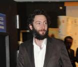 Vincent Desagnat a délaissé ses tenues de  Fatal Bazooka  pour un costume plutôt élégant afin de se rendre à la projection des Lascars au 62ème Festival de Cannes.