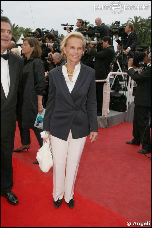 Christine Ockrent au 62ème Festival de Cannes. Un 10/10 pour la journaliste pour cette tenue sobre mais très classe ! 