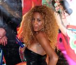 Refoulée des tapis rouges, Afida Turner Aka Lesly du Loft s'est contentée de l'anniversaire d'Audigier au Vip Room ! Et lorsque Lesly sort... c'est chaud ! 