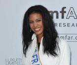 Chloé Mortaud aura sauver l'image des Miss France au Festival de Cannes. Un look black & white bien maitrisé ! 