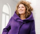 Marianne James pose pour la Redoute