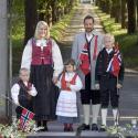 C'est jour de fête nationale en Norvège : toute la petite famille du prince est de sortie... et sur son 31 !