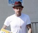 Benji Madden fait des courses pour son lapin