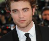 Robert Pattinson lors de la montée des marches avant la projection d'Inglourious Basterds, au Festival de Cannes, le 20 mai 2009