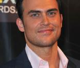 Cheyenne Jackson sur le tapis rouge de la 2ème cérémonie NewNowNext