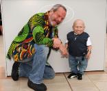 Terry Gilliam et Verne Troyer lors du photocall de L'Imaginarium du Docteur Parnassus le 22 mai 2009 dans le cadre du Festival de Cannes