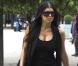 Fergie : elle a troqué son look futuriste contre une allure plus sobre, afin de s'octroyer... une pause shopping parisienne !