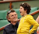 Denis Brogiart et son fils lors du tournoi de Roland Garros le 27 mai 2009