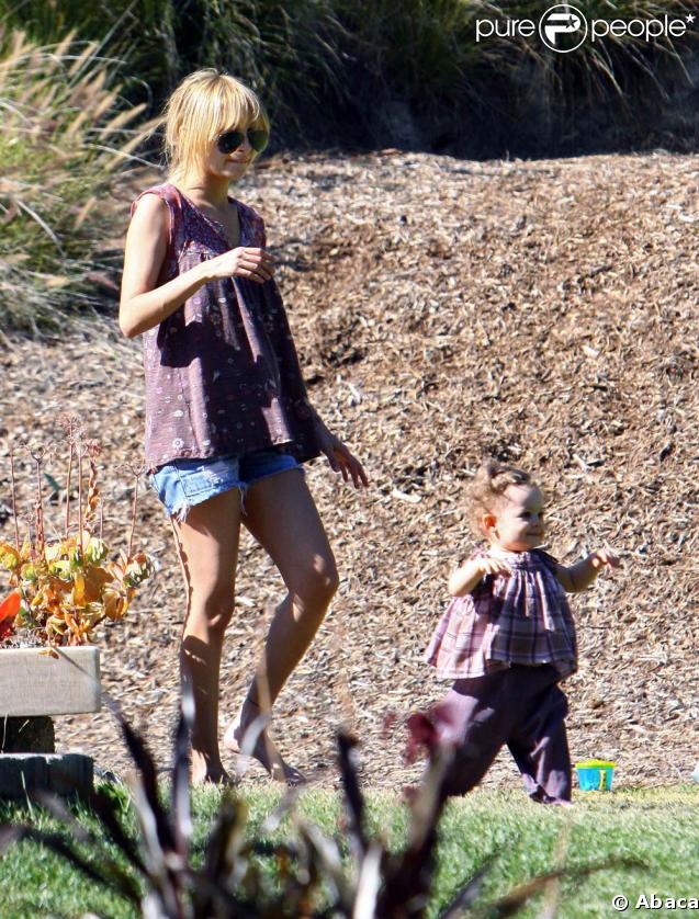 Nicole Richie... et ses rondeurs charmantes, avec la petite Harlow !