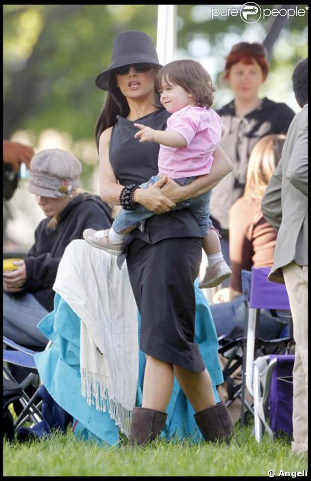 Salma Hayek et la petite Valentina sur le tournage de 
