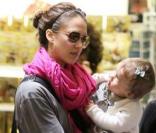 Jessica Alba et sa fille Honor, dans les rues de Beverly Hills, hier