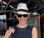 Kylie Minogue se dirigeant vers l'un des aéroports de Londres le 3 juin 2009