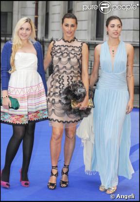 Yasmin Le Bon et ses filles Saffron et Amber lors de l'inauguration de l'exposition d'été de la Royal Academy of Arts le 3 juin 2009