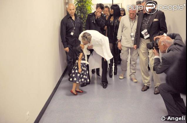 Le Tour 66 de Johnny Hallyday fait escale au Stade de France, fin mai 2009 : Jean-Claude Camus observe les retrouvailles de Johnny et Jade 
