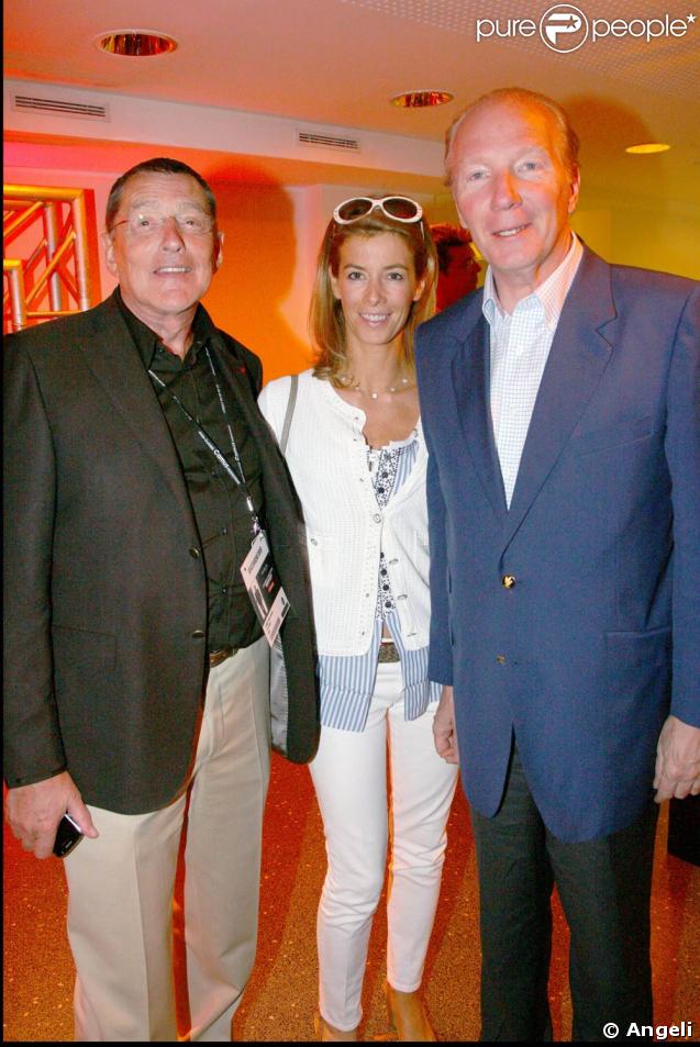 Le Tour 66 de Johnny Hallyday fait escale au Stade de France, fin mai 2009 : Jean-Claude Camus avec Brice Hortefeux et sa femme  