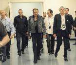 Le Tour 66 de Johnny Hallyday fait escale au Stade de France, fin mai 2009 : Jean-Claude Camus et Johnny dans les coulisses du Stade, peu avant le show 