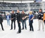 Le Tour 66 de Johnny Hallyday fait escale au Stade de France, fin mai 2009 : Jean-Claude Camus pendant les répétitions 