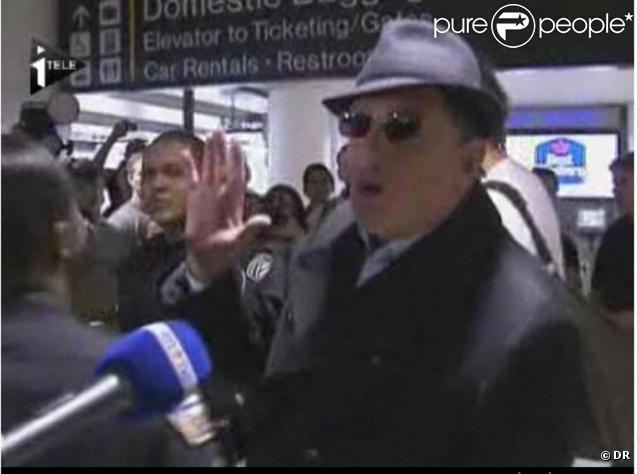 Jean-Claude Camus arrive à Los Angeles le 15 décembre 2009 pour être auprès de Johnny.