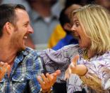 Drew Barrymore dans les bras de son ami Chris Miller