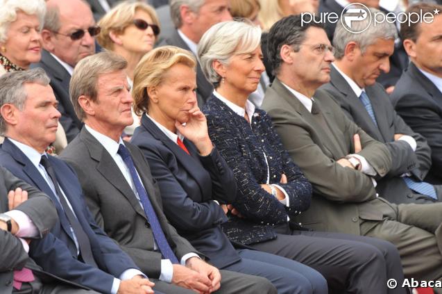 Bernard Kouchner, Christine Ockrent, Christine Lagarde, Patrick Devedjian, Hervé Morin lors de la cérémonie en hommage à ceux qui sont morts pour la France. Cimetière de Colleville-sur-mer, le 6 juin.