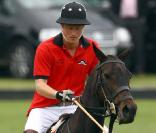 Le prince Harry lors d'un match de polo de charité le 6 juin 2009