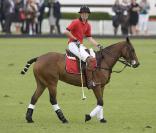 Le prince William lors d'un match de polo de charité le 6 juin 2009