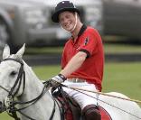Le prince Harry lors d'un match de polo de charité le 6 juin 2009