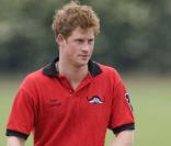 Le prince Harry lors d'un match de polo de charité le 6 juin 2009
