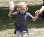 Liv Tyler et son petit Milo à la fête pour enfants au Parc Griffith à Los Angeles le 7 juin 2009