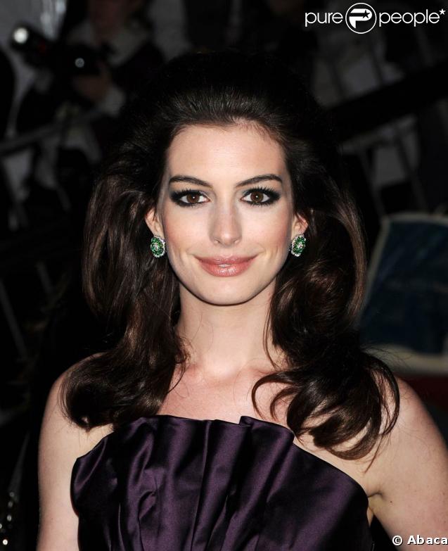 Anne Hathaway Love And Other Drugs Wallpaper. Anne Hathaway Love And Other