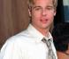 Brad Pitt à l'époque de Rencontre avec Joe Black : une coupe plus longue avec la raie de côté, le bon élève a frappé. 