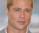 Brad Pitt en 2004 pendant le tournage de Ocean Eleven. Cheveux rasés blond vénitien, on aime. 
