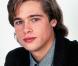 Brad Pitt en 1987 avec sa boucle d'oreille et la nuque longue... C'était avant son passage dans un salon de relooking, en 1987. 