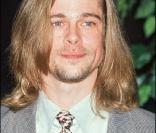Brad Pitt en 1993 a voulu tester les cheveux longs... Mauvaise idée. 