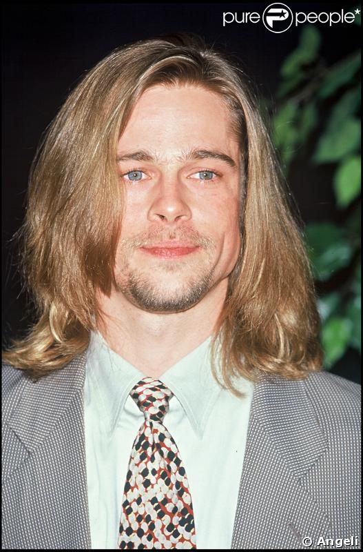 Brad Pitt en 1993 a voulu tester les cheveux longs... Mauvaise idée. 